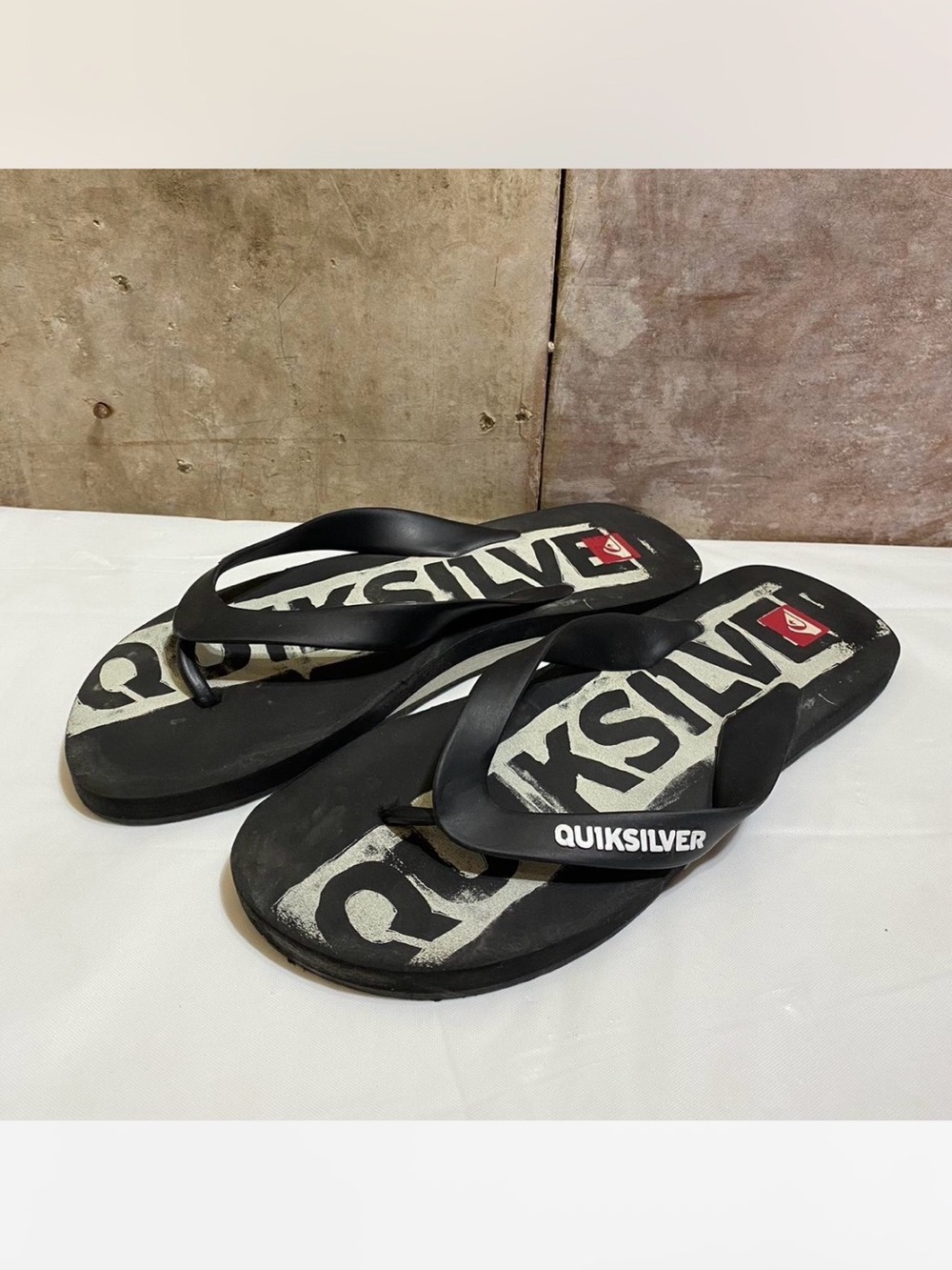 Men’s Black & White Quicksilver Flip-flops
